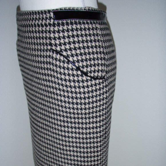 🎈Host Pick🎈Houndstooth Pencil Skirt with Black Patent trim - Picture 3 of 4